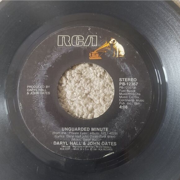 Daryl Hall & John Oates - I CAN'T GO FOR THAT/UNGUARDED MINUTE 45' Vinyl PRE-OWN - Picture 3 of 3